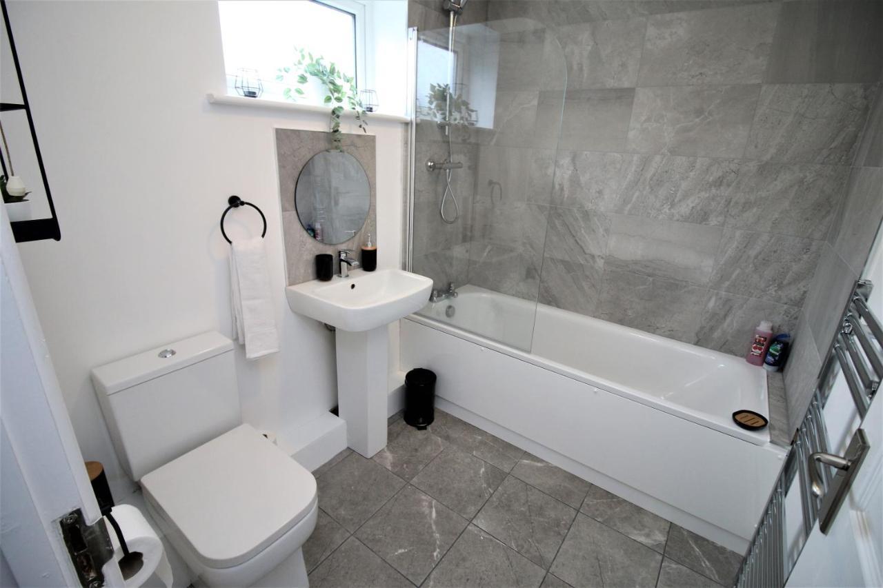 Thesiger Court Apartments - Free Private Parking - By Property Promise Cardiff Exterior photo